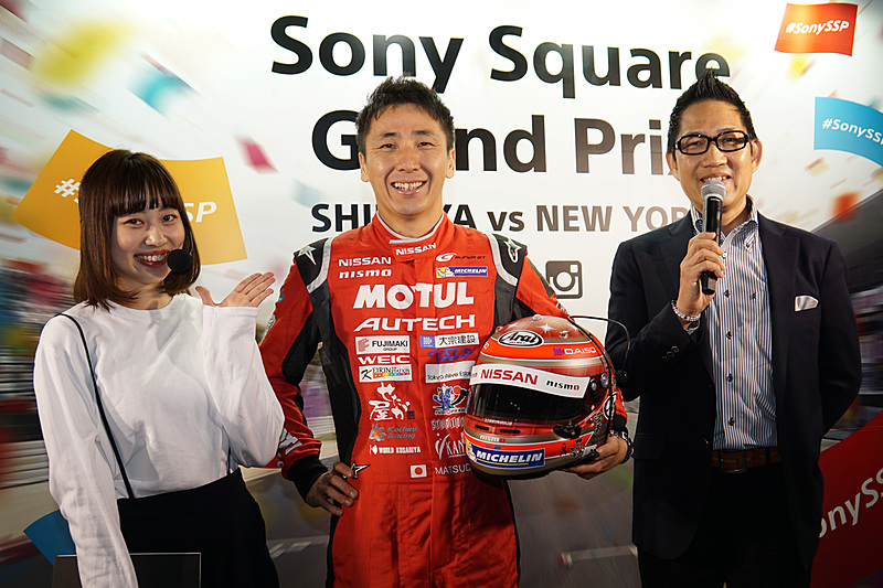 ソニースクエア渋谷プロジェクトのスタッフ ミズモリさんとともに記念撮影