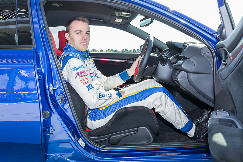 ステージイベントとの絡みでドライバーは毎回変更されていたが、この回はEpson Modulo NSX-GTのドライバー、ベルトラン・バゲット選手がシビック TYPE Rを担当