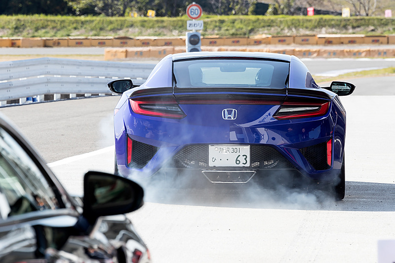 スポーツカーエクスペリエンスにふさわしい迫力の走りを見せた