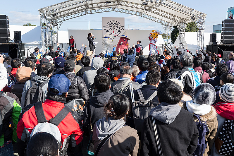 ステージではオリジナルグッズが当るじゃんけん大会なども実施