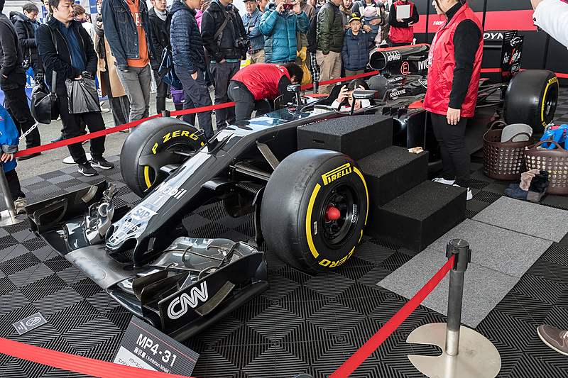 McLaren-Honda MP4-31とTS050 HYBRIDはコクピットに乗ることができた