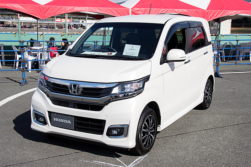 ホンダホスピタリティブースの前には市販車を展示