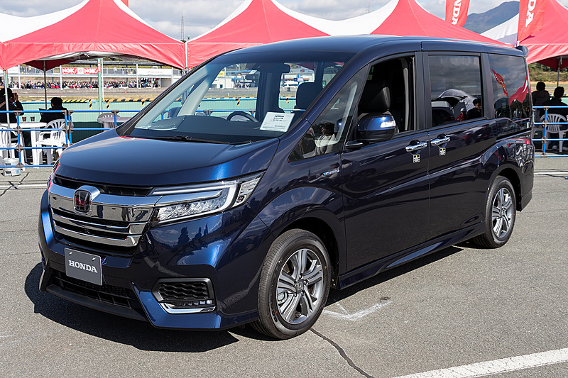 ホンダホスピタリティブースの前には市販車を展示