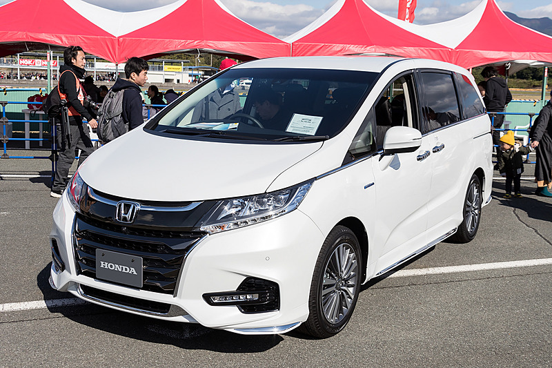 ホンダホスピタリティブースの前には市販車を展示