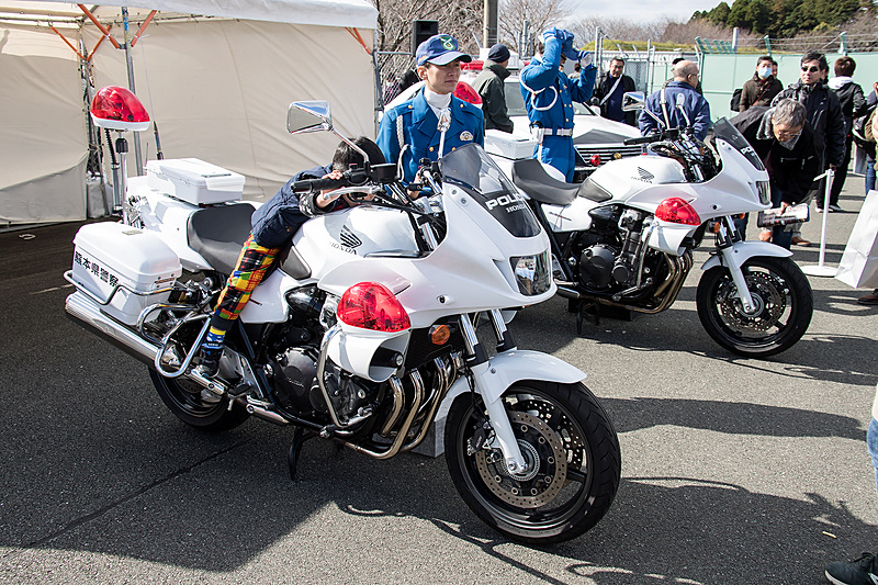 熊本県警もイベントに参加。パトカー＆白バイを展示