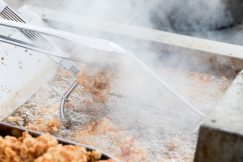 イベントと言えばグルメ。唐揚げや肉巻きおにぎり、熊本名物の辛子レンコンなど多彩なメニューが並んだ。天気に恵まれたこともあり、イベント終了前に完売となったお店も多かったようだ