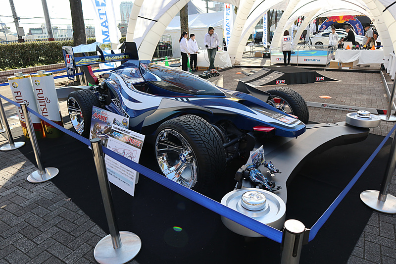 「1/1ミニ四駆実車化プロジェクト」で製作した実車版ミニ四駆「エアロ アバンテ」