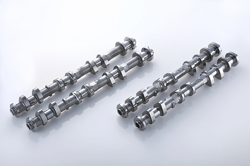 S1エンジンメニューで使用される「GT3仕様カムシャフト」（左）、「専用ECM＆TCM」（右）、「11MY純正ターボチャージャー」（右）