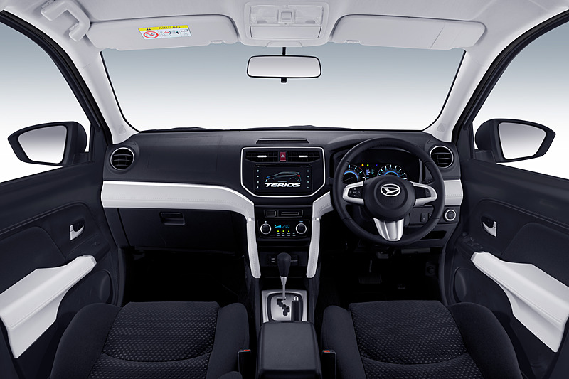 「ダイナミック＆ハイクオリティ」をキーワードにしたSUVらしいデザインを採用。2人掛けの3列目シートを備える7人乗り仕様