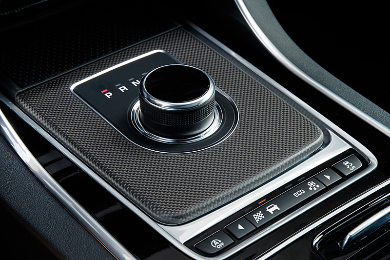 新型XF スポーツブレイクのインテリア