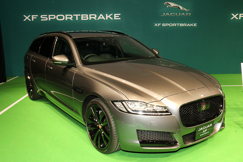 リアハッチに「20d」というバッヂを装着したXF スポーツブレイクのディーゼルエンジン搭載モデル