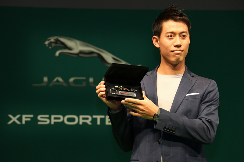 このほかに発表会では、来シーズンの錦織選手の活躍を祈念する「ジャガーブランドチャーム」の贈呈も行なわれた