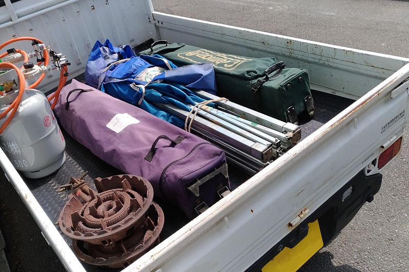 イベントに必要なものを無造作に積めるのもトラックならでは