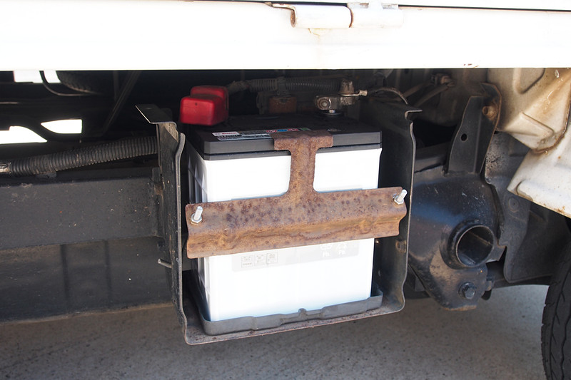 サンバーに装着すると点検窓は見えない