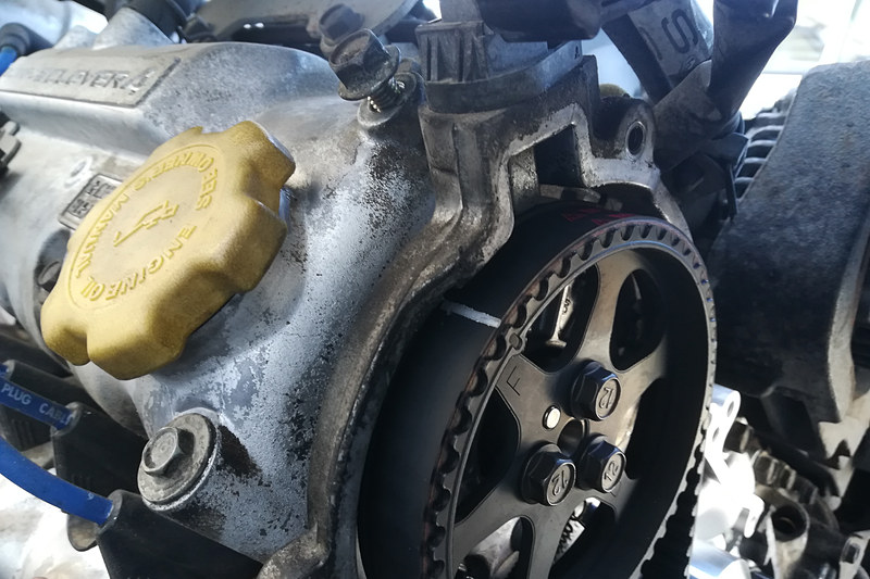 ベルトにマークが付いているので合わせる