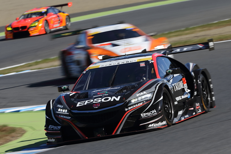 64号車 Epson Modulo NSX-GT（ベルトラン・バゲット/松浦孝亮組）。最終戦はスペシャルカラーで登場