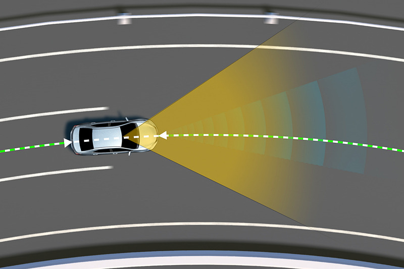 車線を認識にして車線内の中央を走るステアリング操作をアシストする「LTA（レーントレーシングアシスト）」を新採用