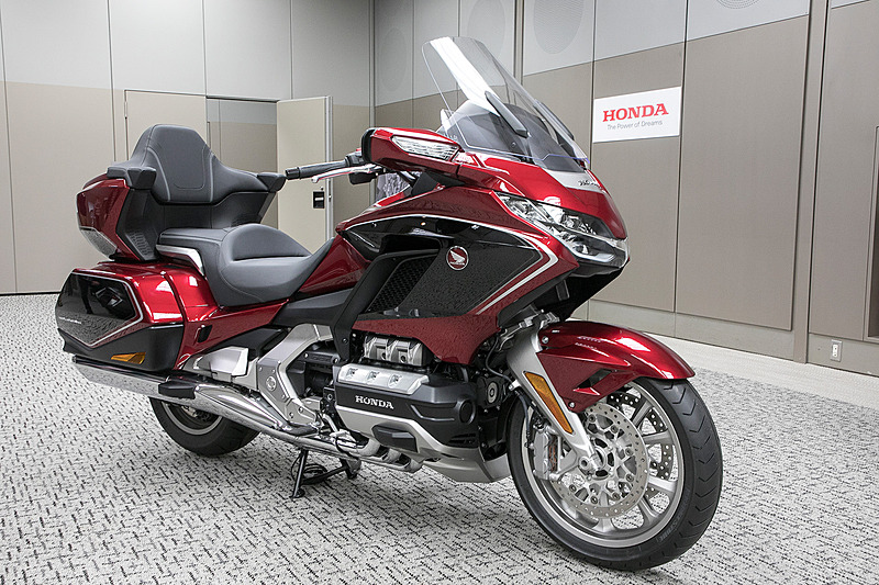 新型ゴールドウイング ツアー（東京モーターショー2017展示車/北米仕様）。販売は2018年4月にスタートする新販売網「Honda Dream」で行なわれる予定