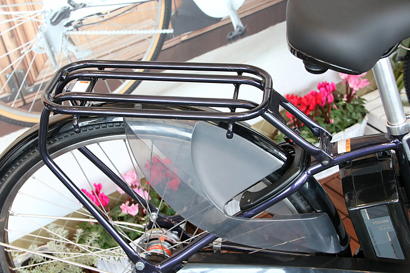 シリーズ共通装備となるチャイルドシート装着可能なクラス27のパイプキャリア