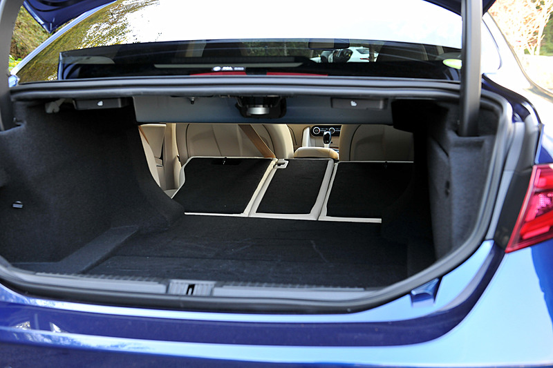 トランク容量は480L