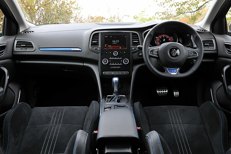 インテリアカラーはブラック1色のみの設定