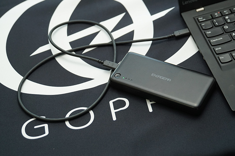 内覧会の会場にはUSB Type-Cを採用するノートパソコン等を充電できるモバイルバッテリーも参考展示されていた