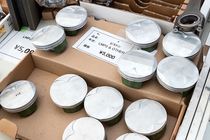 ピストンやコンロッドなども販売されていた