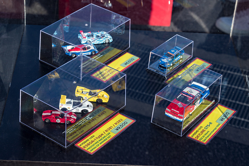 こちらも毎年大人気の限定ミニカー販売