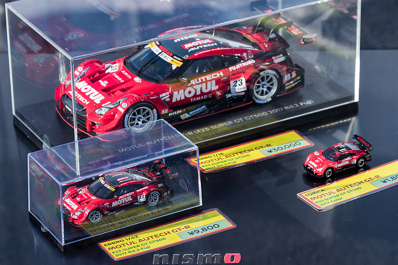 こちらも毎年大人気の限定ミニカー販売