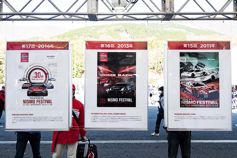 第1回からの告知ポスターを展示するヒストリーコーナー