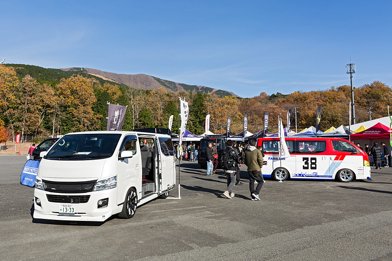 「NV350 キャラバン」のカスタマイズカー展示