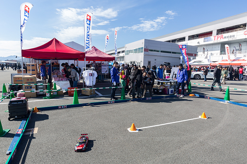 タミヤブースではラジコン体験会を開催