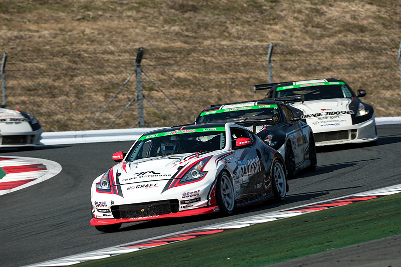 ST3クラスは34号車、SKT team motoyama Z34が逃げ切って制した