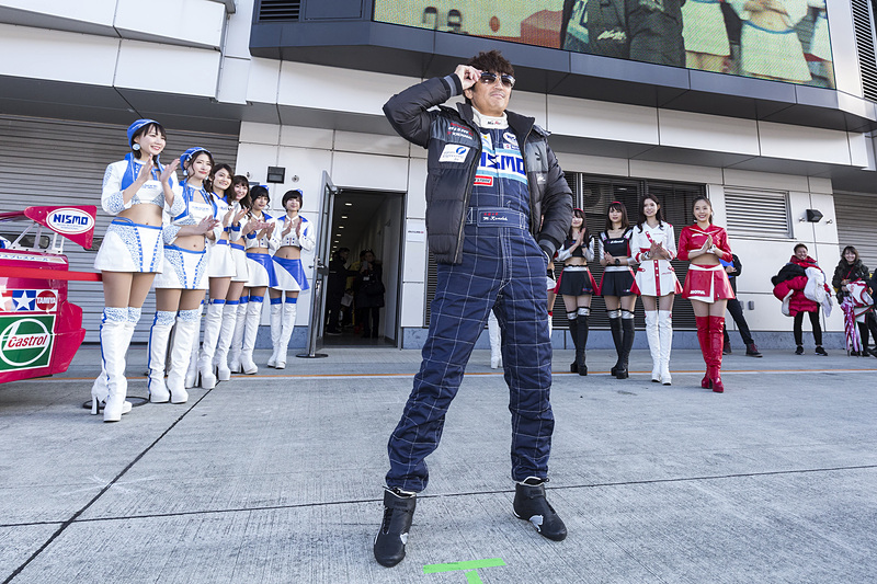 サングラス姿で登場の近藤真彦選手