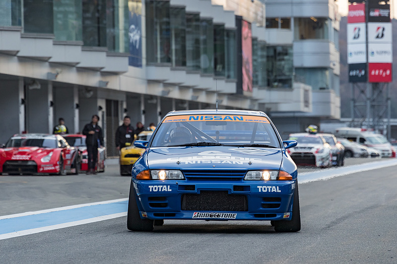 CALSONIC スカイライン。3台の中でもっともフロントキャンバーが付いているように見える