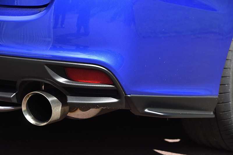 試乗車はパフォーマンスマフラーとEPR（中間パイプ）をセットにした「STIエキゾーストキット」（税別18万円）を装備