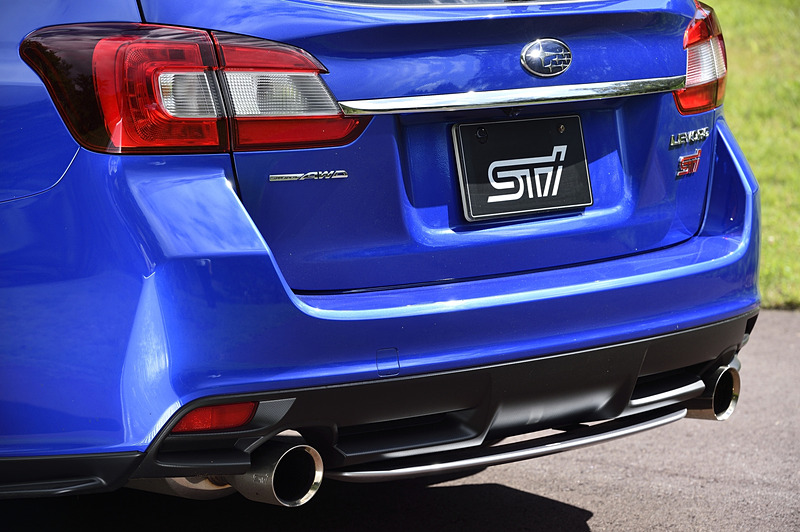 リアアンダースポイラー（税別4万円）のほか、側面に「リアサイドアンダースポイラー」（税別3万5000円）も装着