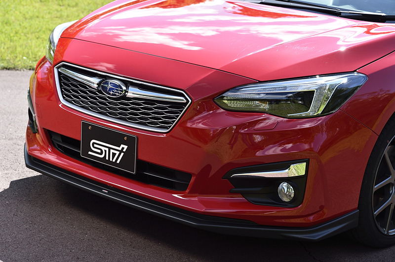 艶消しブラック塗装の「フロントアンダースポイラー」（税別3万9000円）