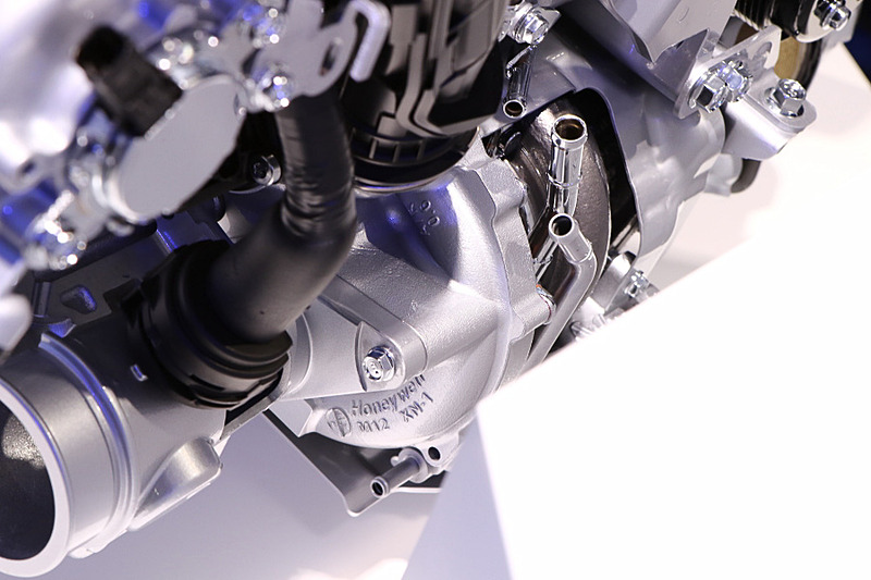 エンジンは新規開発を行なった水平対向4気筒DOHC 2.4リッター直噴ターボ「FA24」。最高出力は260HP/5600rpm、最大トルクは277lb-ft/2000-4800rpmとなっていて、6気筒モデルにも匹敵するスペックを誇る。アメリカで重要視される牽引性能は5000ポンド（約2267Kg）で、クラストップレベルとなる