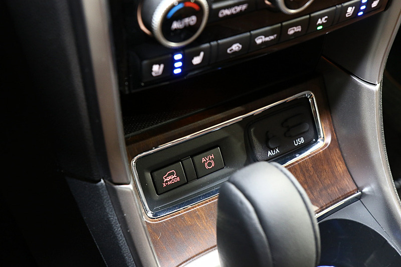 駆動方式はシンメトリカルAWDで、走破性を高めるためにX-MODEも採用する