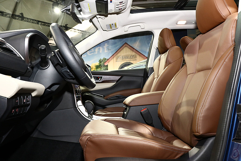 運転席にはクッション長が調整できるシートを初採用。座り心地と質感を高めたタイプとなっている