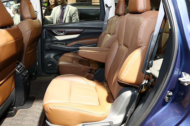 2列目は7人乗り仕様のキャプテンシートと8人乗り仕様のベンチシートがラインアップされる。3列目は大人でもしっかりと座れるスペースを確保