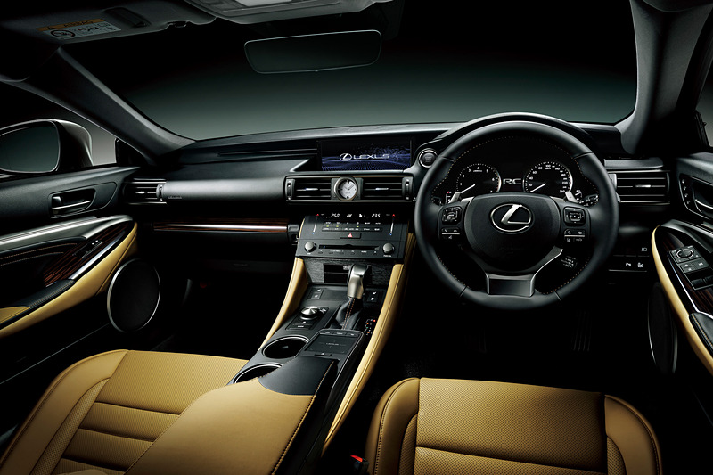 センターコンソールに備えるナビディスプレイを10.3インチに拡大