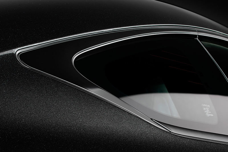 ブラックステンレスの専用ウィンドウモール