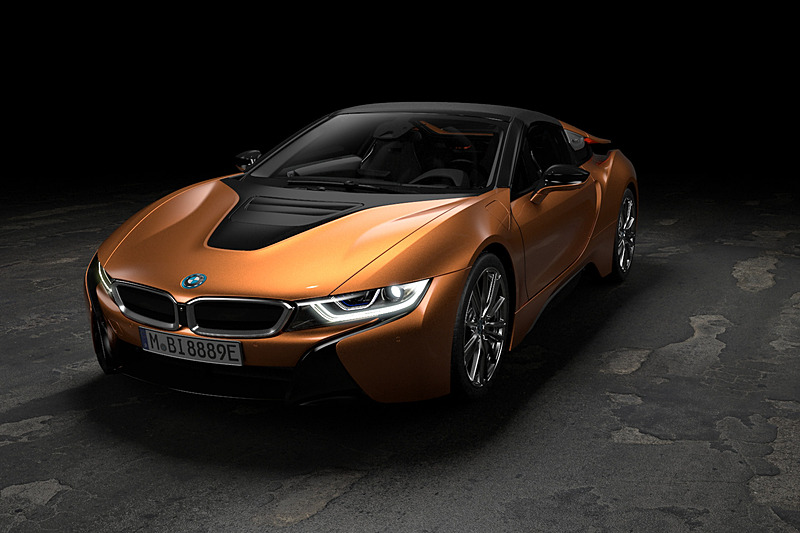 左がi8 クーペ、右がi8 ロードスター