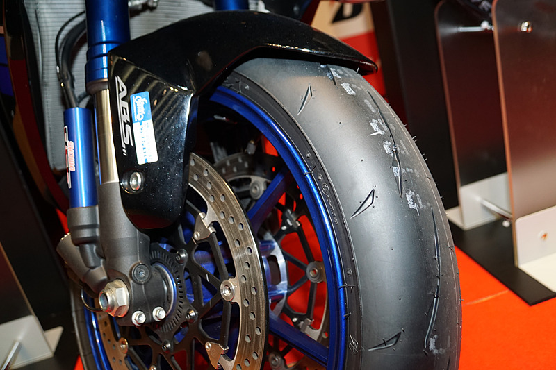 フロントタイヤ