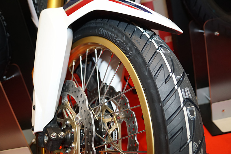 フロントタイヤ