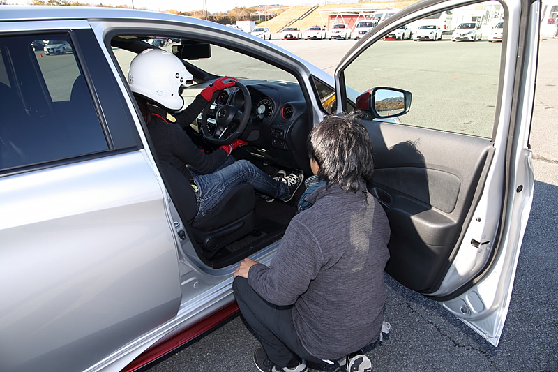 ドライビングポジションを合わせて、走行開始