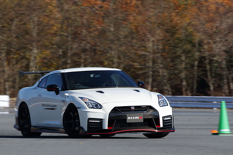 全員が走り終わってからクルム選手が「GT-R NISMO」で走行。参考タイムは47秒82
