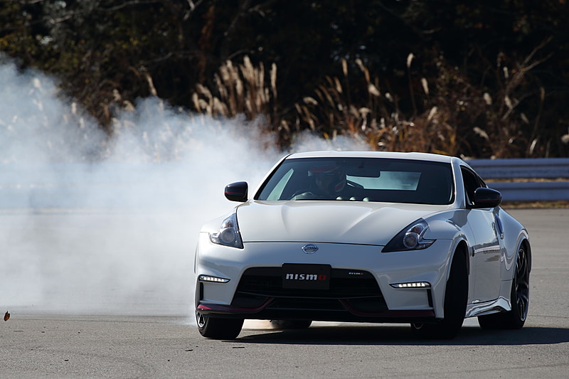 クルマだけではなく、乗り物全般が大好きだと話していた松田選手。定常円のプログラムの前に「フェアレディZ NISMO」でド迫力のデモンストレーションを行なっており、クルマから降りてきたときは満面の笑みだった